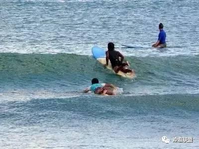 住在上海的女人都挺贵气，日常搭配简单还复古，是否尽显女人味？游戏画面
